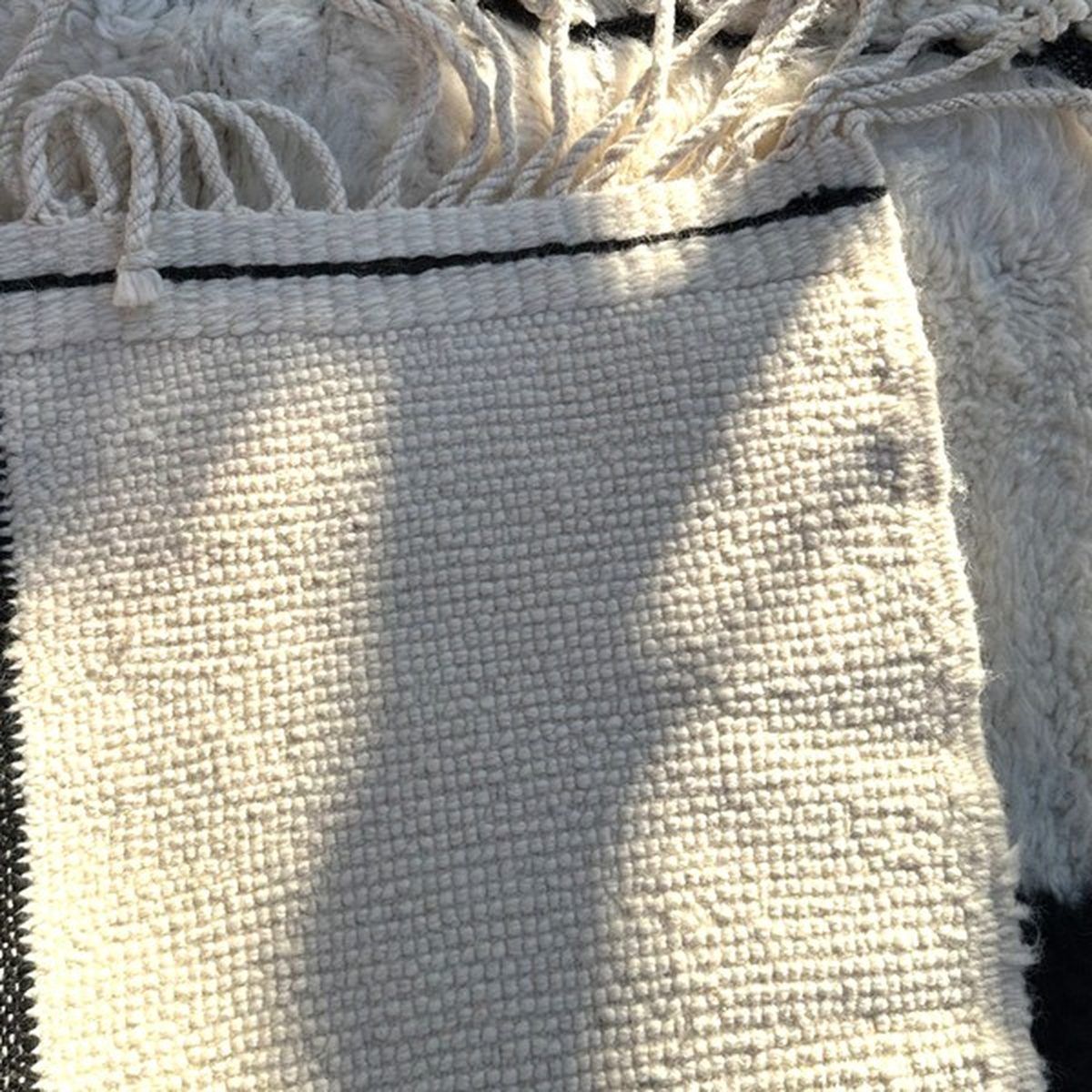 Hand-Knotted Construction