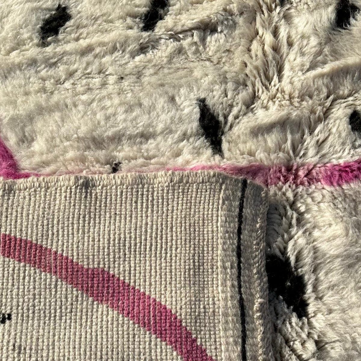 Hand-Knotted Construction